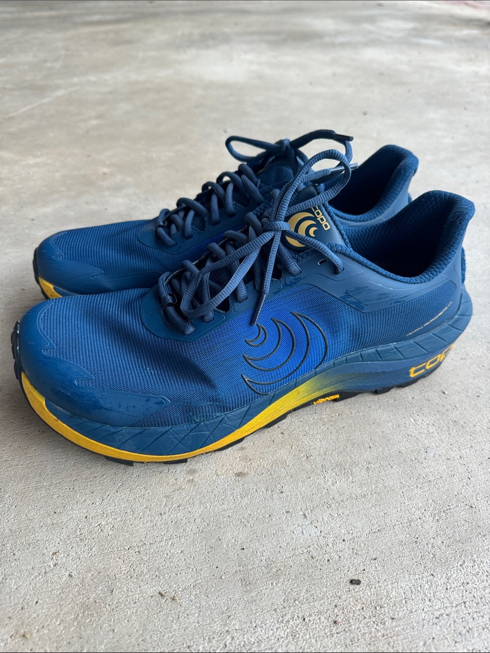Mens Topo Mountain Racer Blue & Yellow Running Shoes Sz 13